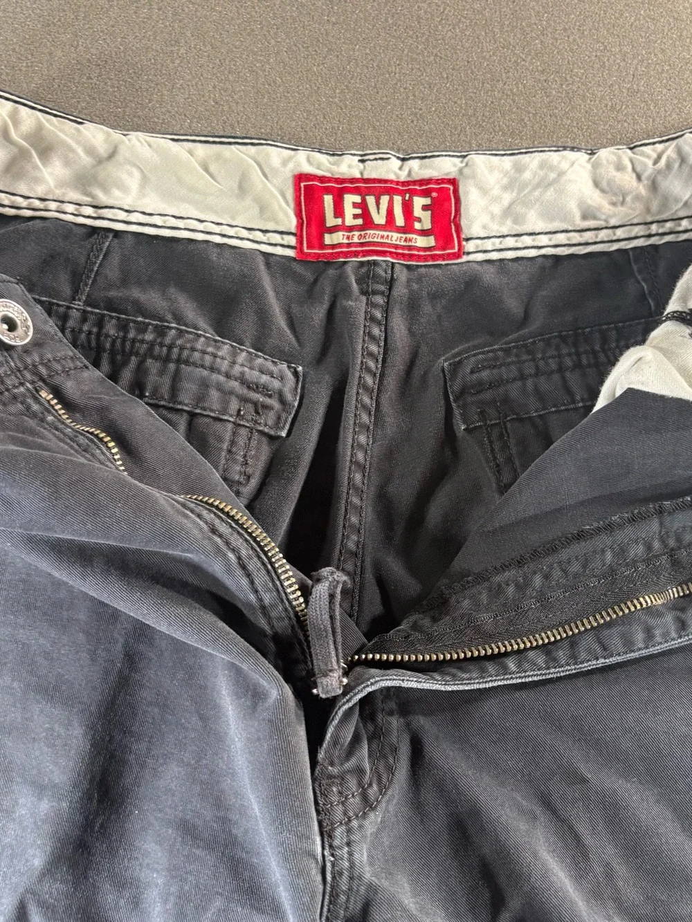 Y2k Levi's Cargo Shorts Mens 34 Black Denim Relaxed Fit 10 Inseam (READ DETAILS)